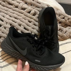 Lightly Used black Nike